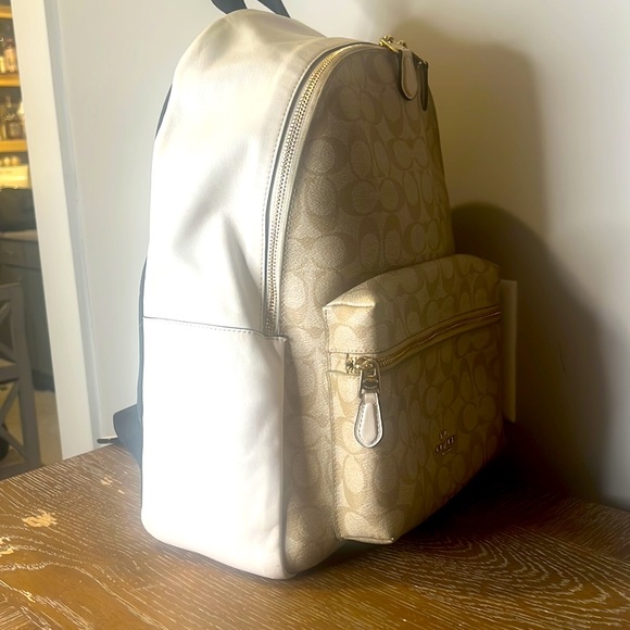 Coach - Charlie backpack Signature Canvas (Mint Condition) - Picture 4 of 9